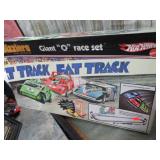 HOTWHEELS SIZZLERS GIANT "O" RACE SET