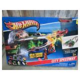 HOTWHEELS CITY SPEEDWAY SET