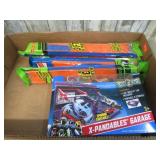 HOTWHEELS  X-PANDABLES GARAGE & STRAIGHT TRACK
