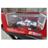 1:24 DIECAST # 7 PIT STOP SHOWCASE