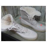 LEATHER SNOW BOOTS -- 10M