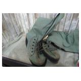 MILITARY EXTREME COLD WEATHER BOOTS -- MED