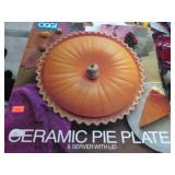 CERAMIC PIE PLATE W/ LID