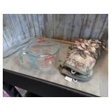 POT HOLDERS & PYREX MEASURING CUP