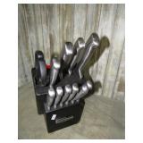 KITCHEN KNIVES & BLOCK