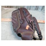(NOS) BASEBALL GLOVE