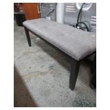 TUFTED BENCH