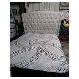 NICE QUEEN PLATFORM BED WITH NICE MATTRESS
