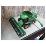 DIECAST ERTL JOHN DEERE COMBINE