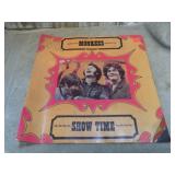 VINTAGE THE MONKEYS SHOE TIME PROGRAM