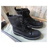 GRUNGE BOOTS -- 8.5M