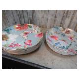 PLASTIC PLATES W/ BUTTERFLIES
