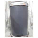STEP TRASH CAN
