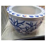 LARGE POTTERY PLANTER
