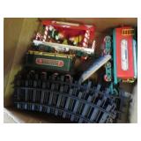 CHRISTMAS TRAIN CARS & TRACK