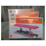 3-- (NIB) BACHMANN MODEL TRAIN PLATFORM STATION