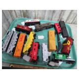 'H O' MODEL TRAIN ENGINE & CARS