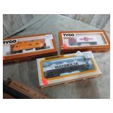 TYCO MODEL TRAIN CARS & TRUCK