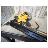 DEWALT D51825 CLIPPED HEAD FRAMING NAILER