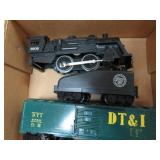 LIONEL #8902 MODEL TRAIN ENGINE & CARS