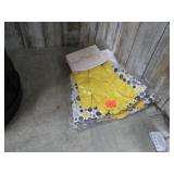 COLLAPSIBLE TABLE & KITCHEN GLOVES