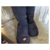 UGG BOOTS -- 8