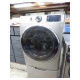 GE ELECTRIC DRYER ON STAND