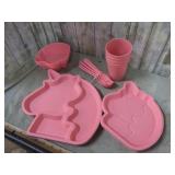 PLASTIC DISHES