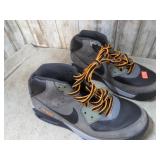 NIKE AIR MAX BOOTS -- 6Y