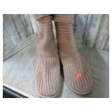 UGG KNIT BOOTS -- 6