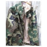 REVERSABLE CAMO JACKET -- M