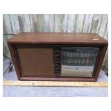 VINTAGE MOTOROLA AM / FM RADIO