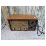 ADMIRAL AM / FM TUBE RADIO -- WORKS