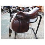 ENGLISH HORSE SADDLE -- NO STIRRUPS