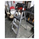 FOLDING STEP LADDER