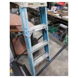 STEP LADDER
