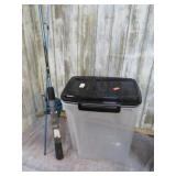 8qt CONTAINER, FISHING ROD & REEL