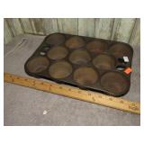 GRISWOLD CAST IRON MUFFIN PAN