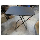 FOLDING TABLE