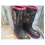 RUBBER MUD BOOTS -- 7.5