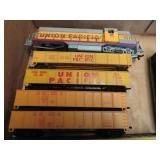 "H O" MODEL TRAIN UNION PACIFIC CARS