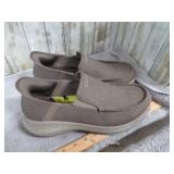SKECHERS SLIP IN SHOES -- 11