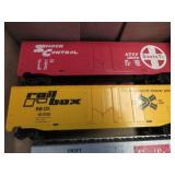"H O" MODEL TRAIN FREIGHT CARS
