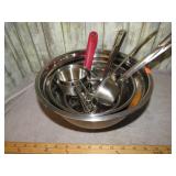 MIXING BOWLS & KITCHEN TOOLS