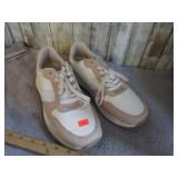 TIME & TRU SHOES -- 9 1/2