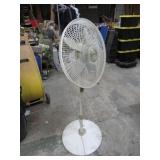 FLOOR FAN