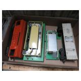 LIONEL MILK & CRATE CARS W/ RAMPS