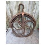 ANTIQUE WELL PULLEY
