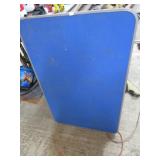 FOLDING TABLE