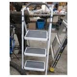 FOLDING STEP STOOL